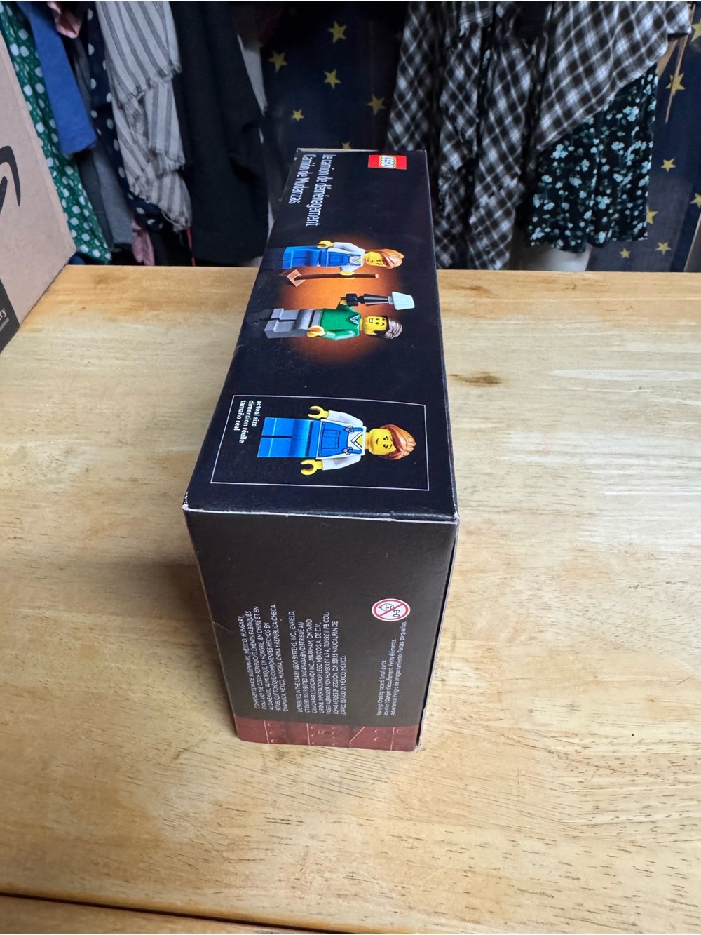 LEGO Icons Moving Truck Set - Picture 3 of 6